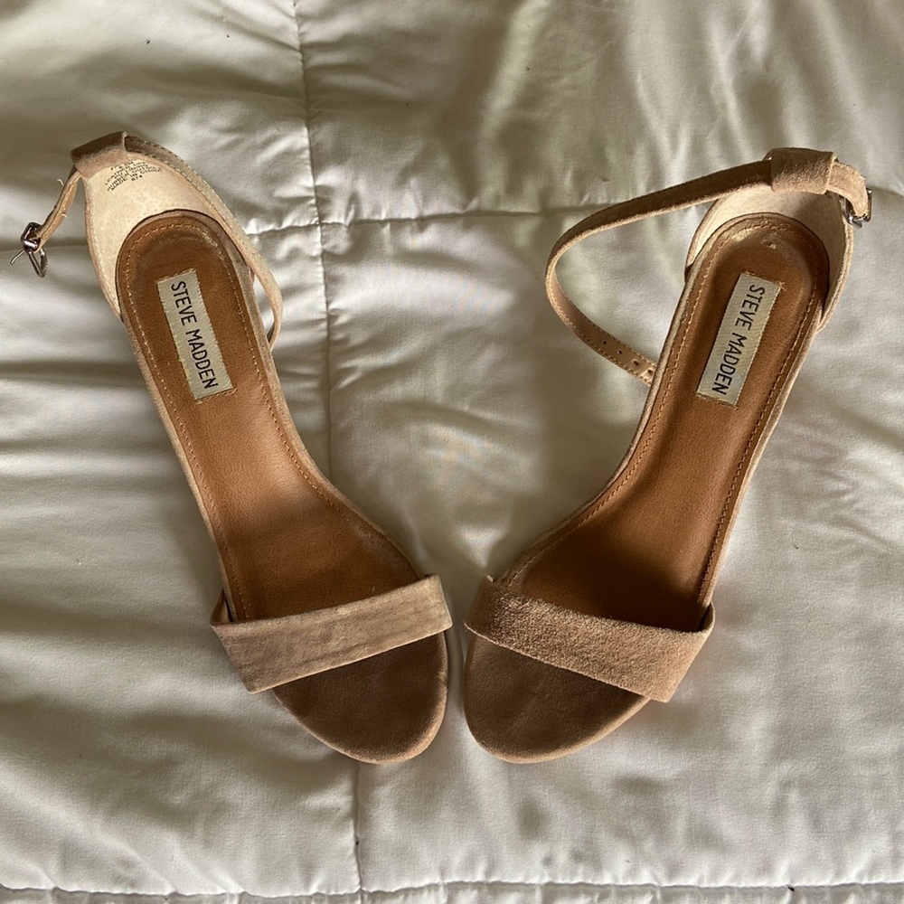 Steve Madden nude size 8.5 heels with ankle strap